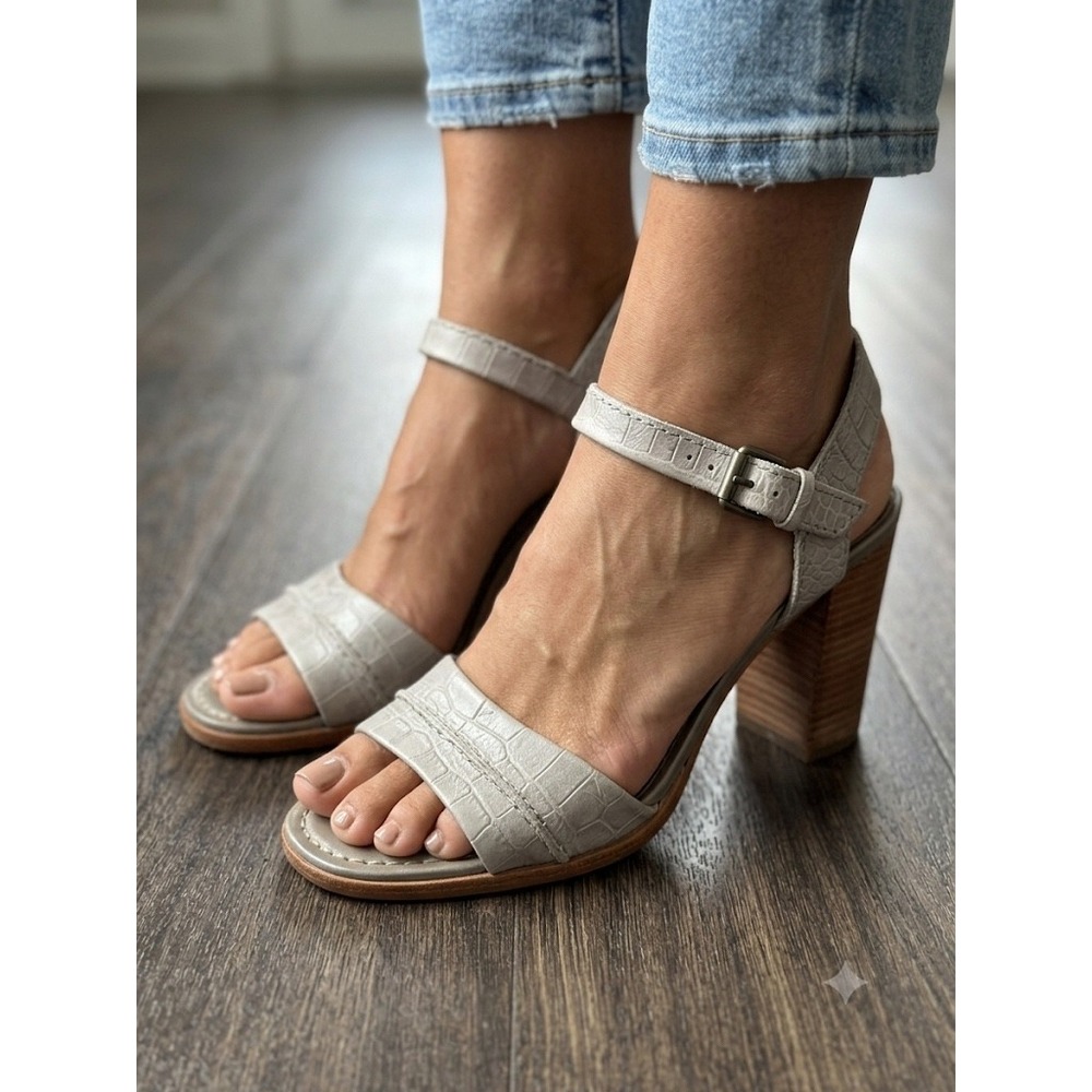 THE FRYE COMPANY Grey Croc Embossed Leather Block Heel Sandals | Size 6.5M